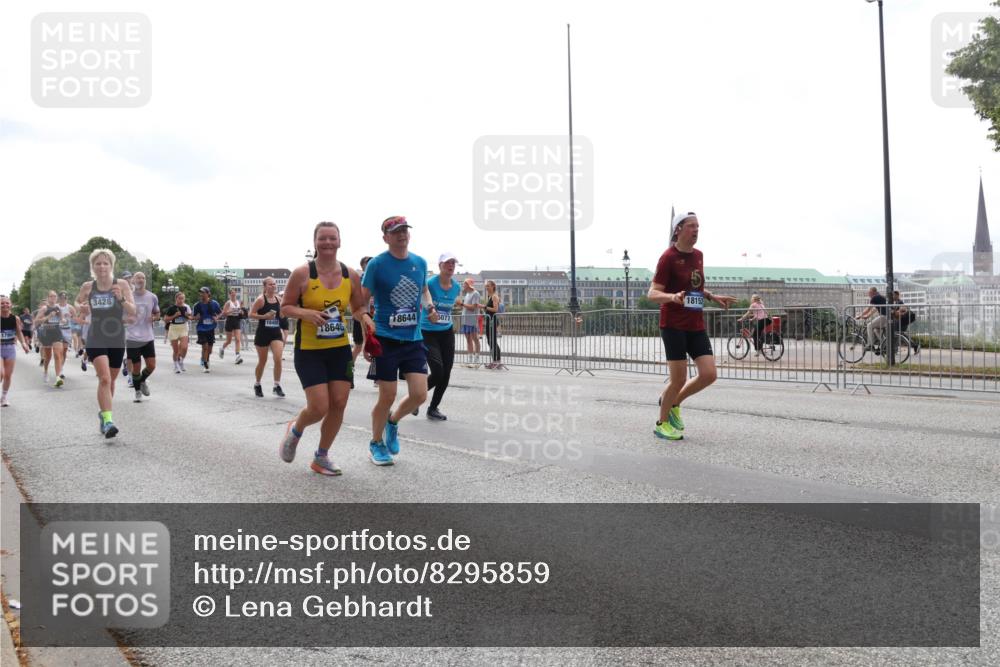 29.06.2025 - hella hamburg halbmarathon Lena Gebhardt http://msf.ph/oto/8295859 29.06.2025 10:36:41 Lombardsbrücke 1780, 3428, 18488, 18644, 18646, 18152, 1102, 1118, 1224, 1253, 1835, 1948, 1952, 1954, 2124, 2552, 2588, 3165, 3398, 3404, 3428, 3741, 3873, 3895, 4084, 4245, 4442, 4618, 4762, 4937, 4996, 5012, 5246, 5427, 5540, 5573, 5747, 5789, 5809, 5919, 6093, 6156, 6190, 6359, 6417, 6667, 7140, 7575, 7576, 7632, 7773, 8498, 8499, 8530, 8936, 8937, 8945, 9115, 9117, 9229, 9295, 9500, 9694, 13265, 15077, 17156, 17807, 18152, 18488 meine-sportfotos.de