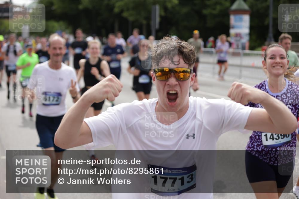 29.06.2025 - hella hamburg halbmarathon Jannik Wohlers http://msf.ph/oto/8295861 29.06.2025 10:36:43 Lombardsbrücke 1022, 1339, 1488, 1490, 1597, 2031, 2072, 2104, 2272, 2480, 3127, 3165, 3714, 4347, 4733, 5224, 5538, 5640, 5786, 6172, 6584, 6804, 7202, 7707, 8007, 8257, 8258, 8315, 8758, 9054, 9055, 10762, 10862, 10931, 11246, 11843, 12087, 12103, 12184, 12218, 12463, 12532, 13695, 13783, 13970, 13971, 14202, 14343, 14396, 14779, 14915, 15106, 15353, 15475, 15907, 16192, 16304, 16782, 16885, 17388, 17504, 17591, 17687, 17688, 17794, 18578 meine-sportfotos.de