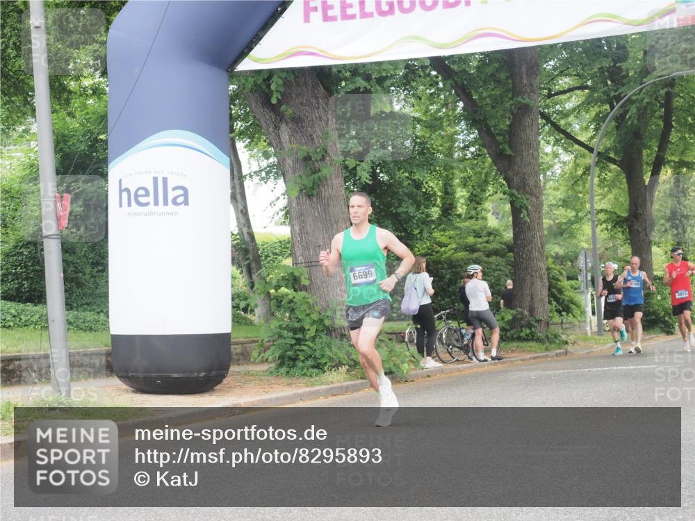 29.06.2025 - hella hamburg halbmarathon KatJ http://msf.ph/oto/8295893 29.06.2025 10:13:31 Zwischen KM18-KM19 6699 meine-sportfotos.de