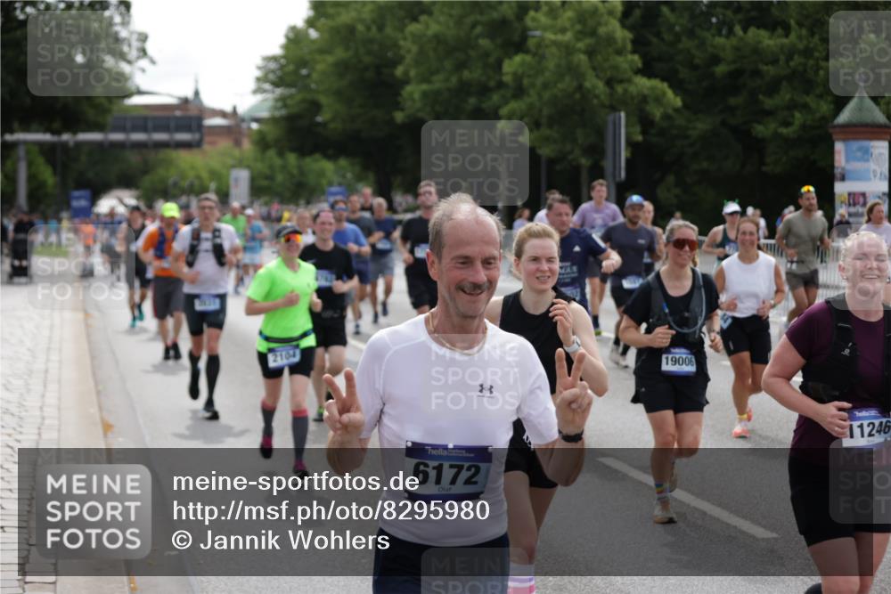 29.06.2025 - hella hamburg halbmarathon Jannik Wohlers http://msf.ph/oto/8295980 29.06.2025 10:36:44 Lombardsbrücke 1022, 1339, 1488, 1490, 1597, 2031, 2072, 2104, 2272, 2480, 3127, 3165, 3714, 4347, 4733, 5224, 5538, 5640, 5786, 6172, 6584, 6804, 7202, 7707, 8007, 8257, 8258, 8315, 8758, 9054, 9055, 10762, 10862, 10931, 11246, 11843, 11980, 12087, 12103, 12184, 12463, 12532, 13695, 13783, 13970, 13971, 14202, 14343, 14396, 14779, 14915, 15106, 15353, 15475, 15907, 16192, 16304, 16782, 17388, 17504, 17591, 17687, 17688, 17794, 18578 meine-sportfotos.de