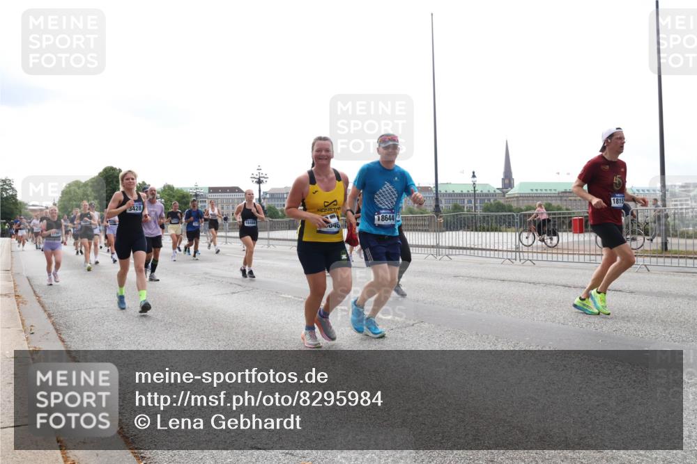 29.06.2025 - hella hamburg halbmarathon Lena Gebhardt http://msf.ph/oto/8295984 29.06.2025 10:36:41 Lombardsbrücke 3428, 18488, 046, 18644, 10, 4, 1815, 1102, 1118, 1224, 1253, 1835, 1948, 1952, 1954, 2124, 2552, 2588, 3165, 3398, 3404, 3428, 3741, 3873, 3895, 4084, 4245, 4442, 4618, 4762, 4937, 4996, 5012, 5246, 5427, 5540, 5573, 5747, 5789, 5809, 5919, 6093, 6156, 6190, 6359, 6417, 6667, 7140, 7575, 7576, 7632, 7773, 8498, 8499, 8530, 8936, 8937, 8945, 9115, 9117, 9229, 9295, 9500, 9694, 13265, 15077, 17156, 17807, 18152, 18488 meine-sportfotos.de