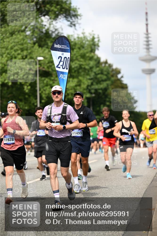 29.06.2025 - hella hamburg halbmarathon Dr. Thomas Lammeyer http://msf.ph/oto/8295991 29.06.2025 10:37:44 Kennedybrücke 1189, 1275, 1896, 1995, 2085, 2342, 2526, 2776, 3341, 3812, 4164, 4361, 4433, 4449, 4807, 5075, 5141, 5180, 5557, 5561, 5584, 5822, 5917, 6773, 6956, 6999, 7308, 7309, 7705, 8620, 8891, 9234, 9258, 9438, 9591, 9706, 9799, 9995, 10800, 11092, 11111, 11237, 11260 meine-sportfotos.de