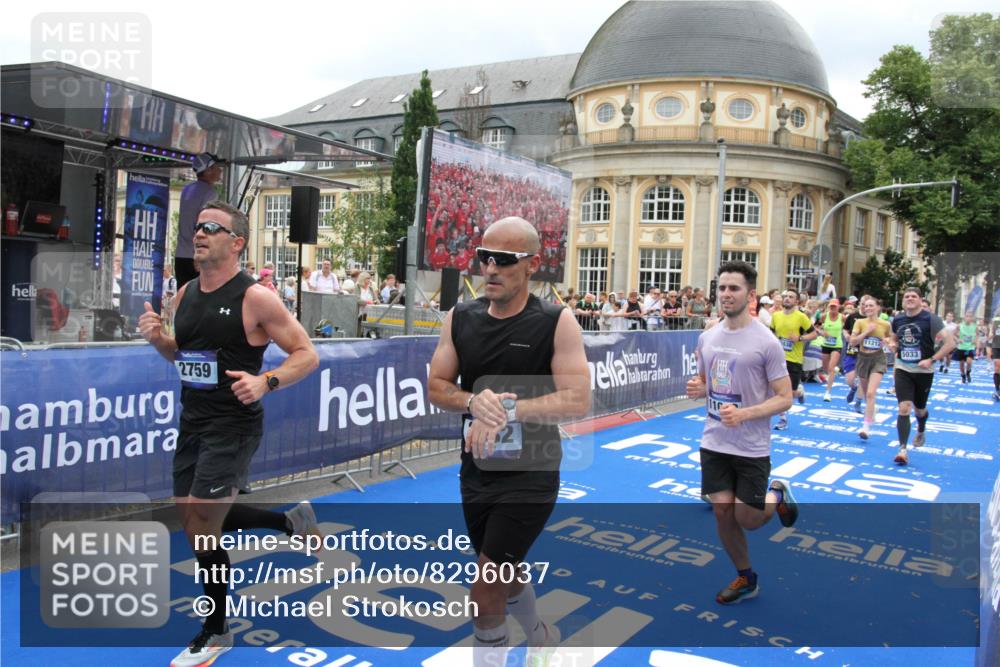 29.06.2025 - hella hamburg halbmarathon Michael Strokosch http://msf.ph/oto/8296037 29.06.2025 10:57:02 Ziel 1485, 2282, 2759, 4299, 5033, 8669, 11043, 11143, 11212, 11638, 14678, 15097, 16470, 16620, 18719, 19091 meine-sportfotos.de