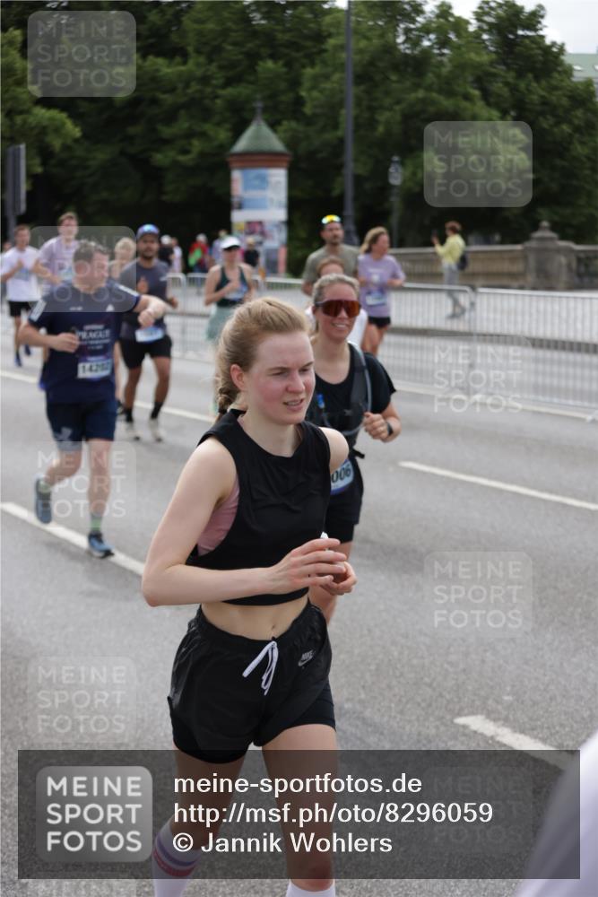 29.06.2025 - hella hamburg halbmarathon Jannik Wohlers http://msf.ph/oto/8296059 29.06.2025 10:36:45 Lombardsbrücke 1022, 1339, 1488, 1490, 1597, 2031, 2072, 2104, 2272, 2480, 3127, 3165, 3714, 4097, 4347, 4733, 5224, 5538, 5560, 5640, 5786, 5940, 6172, 6584, 6804, 7202, 7707, 8007, 8257, 8258, 8315, 8758, 8811, 9054, 9055, 10762, 10931, 11246, 11843, 11980, 12087, 12103, 12184, 12463, 12532, 13695, 13783, 13970, 13971, 14202, 14343, 14396, 14779, 14915, 15106, 15353, 15475, 15907, 16192, 16304, 16782, 17388, 17591, 17687, 17688, 17794, 18578, 18710 meine-sportfotos.de