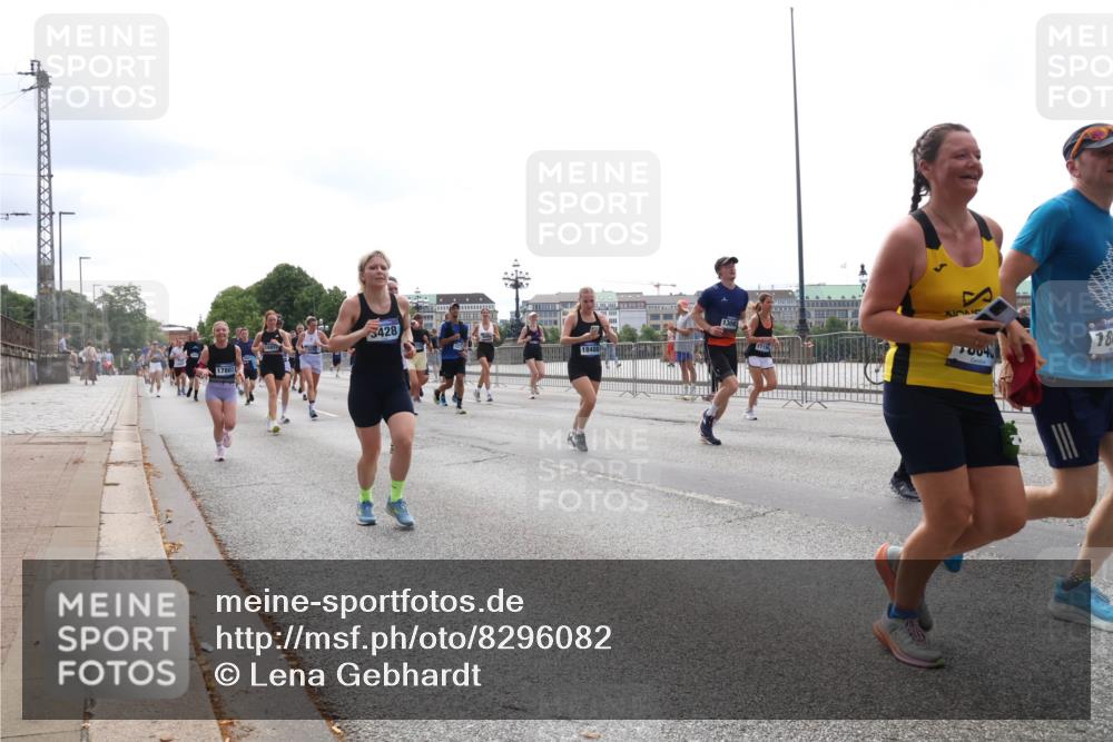 29.06.2025 - hella hamburg halbmarathon Lena Gebhardt http://msf.ph/oto/8296082 29.06.2025 10:36:42 Lombardsbrücke 17807, 428, 2004, 18, 1102, 1118, 1224, 1253, 1339, 1835, 1948, 1952, 1954, 2124, 2552, 2588, 3165, 3398, 3404, 3428, 3741, 3873, 3895, 4084, 4442, 4618, 4762, 4937, 4996, 5012, 5246, 5427, 5540, 5573, 5747, 5789, 5809, 5919, 6156, 6190, 6359, 6667, 7575, 7576, 7632, 7773, 8498, 8499, 8530, 8758, 8936, 8937, 8945, 9115, 9117, 9229, 9295, 9500, 9694, 13265, 15077, 17156, 17807, 18152, 18488 meine-sportfotos.de