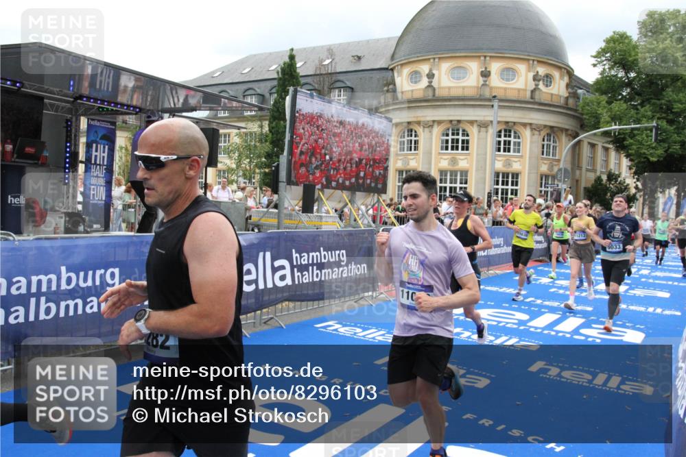 29.06.2025 - hella hamburg halbmarathon Michael Strokosch http://msf.ph/oto/8296103 29.06.2025 10:57:03 Ziel 1485, 2282, 2759, 4299, 5033, 8669, 11043, 11143, 11212, 11638, 14678, 15097, 16470, 16620, 16909, 18719, 19091 meine-sportfotos.de