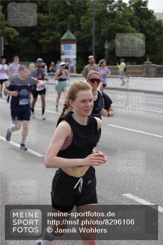 29.06.2025 - hella hamburg halbmarathon Jannik Wohlers http://msf.ph/oto/8296106 29.06.2025 10:36:45 Lombardsbrücke 1022, 1339, 1488, 1490, 1597, 2031, 2072, 2104, 2272, 2480, 3127, 3165, 3714, 4097, 4347, 4733, 5224, 5538, 5560, 5640, 5786, 5940, 6172, 6584, 6804, 7202, 7707, 8007, 8257, 8258, 8315, 8758, 8811, 9054, 9055, 10762, 10931, 11246, 11843, 11980, 12087, 12103, 12184, 12463, 12532, 13695, 13783, 13970, 13971, 14202, 14343, 14396, 14779, 14915, 15106, 15353, 15475, 15907, 16192, 16304, 16782, 17388, 17591, 17687, 17688, 17794, 18578, 18710 meine-sportfotos.de