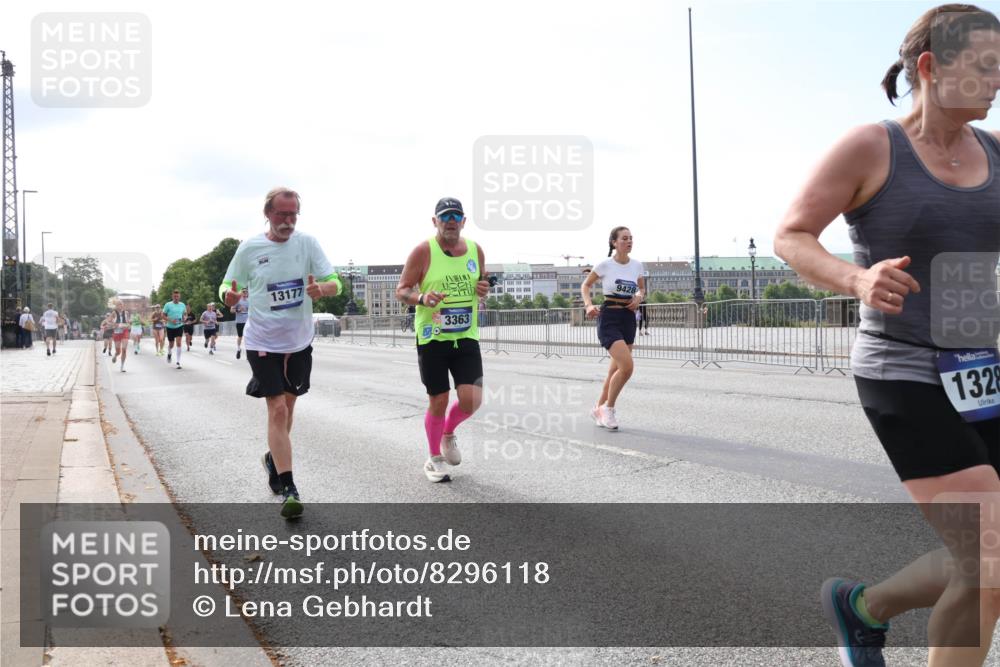 29.06.2025 - hella hamburg halbmarathon Lena Gebhardt http://msf.ph/oto/8296118 29.06.2025 10:11:59 Lombardsbrücke 1062, 1328, 1531, 1790, 1866, 1992, 2661, 3363, 4227, 5379, 5605, 7474, 7571, 8115, 8807, 8810, 9191, 9253, 9428, 9705, 10042, 10409, 10428, 11321, 11507, 11509, 11525, 11537, 11581, 11917, 12473, 13171, 13177, 13203, 13542, 13939, 13958, 14008, 14060, 14196, 14313, 14384, 15137, 15945, 16379, 16976, 17080, 17638, 17774, 17866, 18261, 18278, 18395, 18429, 18655 meine-sportfotos.de