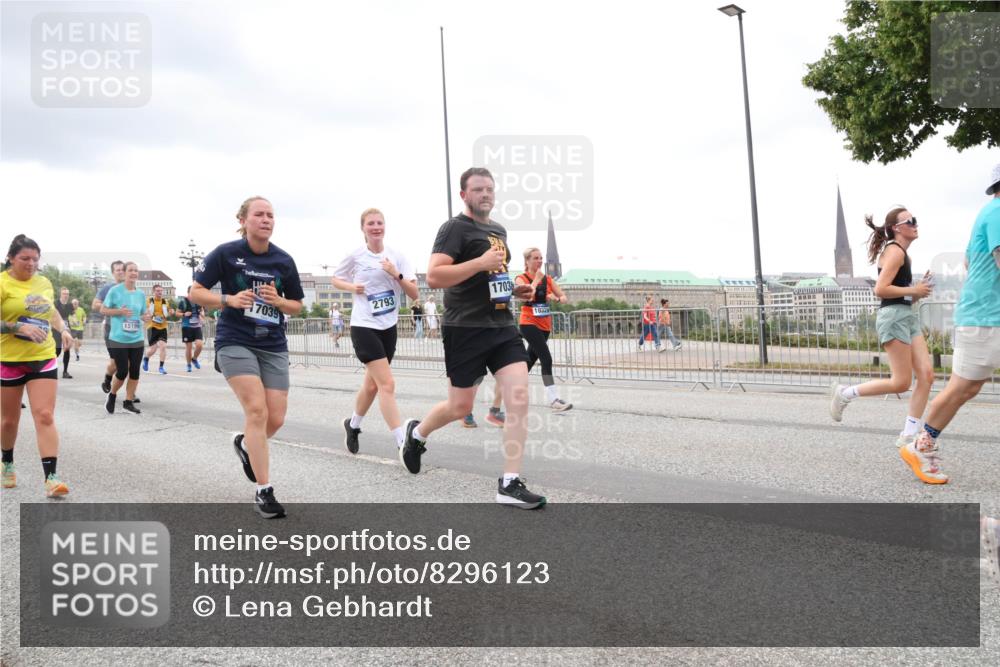 29.06.2025 - hella hamburg halbmarathon Lena Gebhardt http://msf.ph/oto/8296123 29.06.2025 10:56:07 Lombardsbrücke 15199, 7039, 2793, 17038, 18329, 1113, 1738, 1909, 2095, 2793, 2915, 3101, 3244, 3257, 3268, 4083, 4265, 4354, 4470, 4473, 4836, 4896, 5220, 5222, 5306, 5575, 5580, 5693, 5757, 5994, 6055, 6056, 6113, 6257, 6494, 6594, 6690, 6968, 7025, 7028, 7516, 7616, 7969, 8005, 8110, 8305, 8517, 8527, 8532, 8533, 8648, 8766, 9383, 9435, 9548, 9606, 9838, 9861, 9865, 9948, 9953, 9956, 10436, 10438, 10449, 10593, 10640, 10740, 10784, 10987, 11903, 11962, 11963, 12695 meine-sportfotos.de