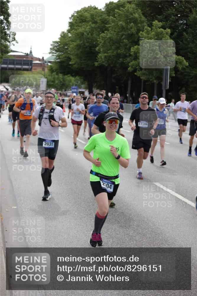 29.06.2025 - hella hamburg halbmarathon Jannik Wohlers http://msf.ph/oto/8296151 29.06.2025 10:36:45 Lombardsbrücke 1022, 1339, 1488, 1490, 1597, 2031, 2072, 2104, 2272, 2480, 3127, 3165, 3714, 4097, 4347, 4733, 5224, 5538, 5560, 5640, 5786, 5940, 6172, 6584, 6804, 7202, 7707, 8007, 8257, 8258, 8315, 8758, 8811, 9054, 9055, 10762, 10931, 11246, 11843, 11980, 12087, 12103, 12184, 12463, 12532, 13695, 13783, 13970, 13971, 14202, 14343, 14396, 14779, 14915, 15106, 15353, 15475, 15907, 16192, 16304, 16782, 17388, 17591, 17687, 17688, 17794, 18578, 18710 meine-sportfotos.de