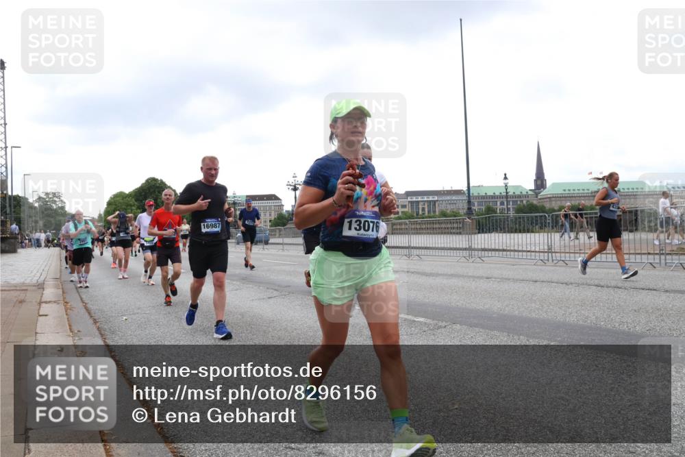 29.06.2025 - hella hamburg halbmarathon Lena Gebhardt http://msf.ph/oto/8296156 29.06.2025 10:46:47 Lombardsbrücke 1073, 1286, 1363, 1371, 1375, 1593, 1608, 1720, 1837, 1961, 1999, 2162, 2211, 2320, 2327, 2500, 2556, 2665, 2697, 2981, 3277, 3406, 3407, 3469, 3734, 3823, 4202, 4239, 4296, 4342, 4355, 4448, 4604, 5111, 5114, 5700, 5796, 5953, 6124, 6161, 6485, 6496, 6740, 7073, 7303, 7364, 7368, 7374, 7412, 7767, 7827, 8477, 8486, 8551, 8553, 8684, 8700, 8967, 9691, 10153, 10230, 12333, 12522, 13969, 14261, 15852, 16882, 16987 meine-sportfotos.de