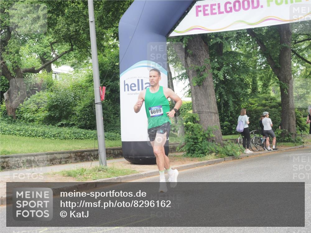 29.06.2025 - hella hamburg halbmarathon KatJ http://msf.ph/oto/8296162 29.06.2025 10:13:32 Zwischen KM18-KM19 6699 meine-sportfotos.de