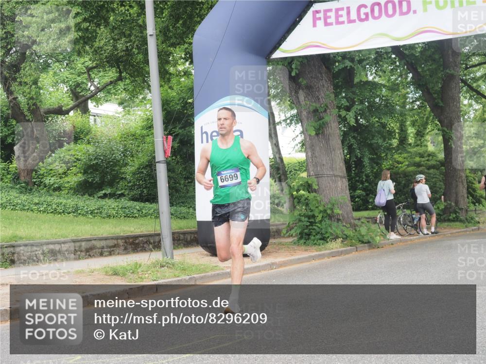 29.06.2025 - hella hamburg halbmarathon KatJ http://msf.ph/oto/8296209 29.06.2025 10:13:32 Zwischen KM18-KM19 6699 meine-sportfotos.de