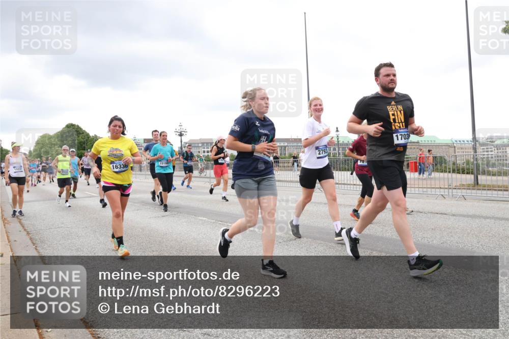 29.06.2025 - hella hamburg halbmarathon Lena Gebhardt http://msf.ph/oto/8296223 29.06.2025 10:56:07 Lombardsbrücke 14221, 8532, 16336, 15199, 2793, 1703, 1113, 1738, 1909, 2095, 2793, 2915, 3101, 3244, 3257, 3268, 4083, 4265, 4354, 4470, 4473, 4836, 4896, 5220, 5222, 5306, 5575, 5580, 5693, 5757, 5994, 6055, 6056, 6113, 6257, 6494, 6594, 6690, 6968, 7025, 7028, 7516, 7616, 7969, 8005, 8110, 8305, 8517, 8527, 8532, 8533, 8648, 8766, 9383, 9435, 9548, 9606, 9838, 9861, 9865, 9948, 9953, 9956, 10436, 10438, 10449, 10593, 10640, 10740, 10784, 10987, 11903, 11962, 11963, 12695 meine-sportfotos.de
