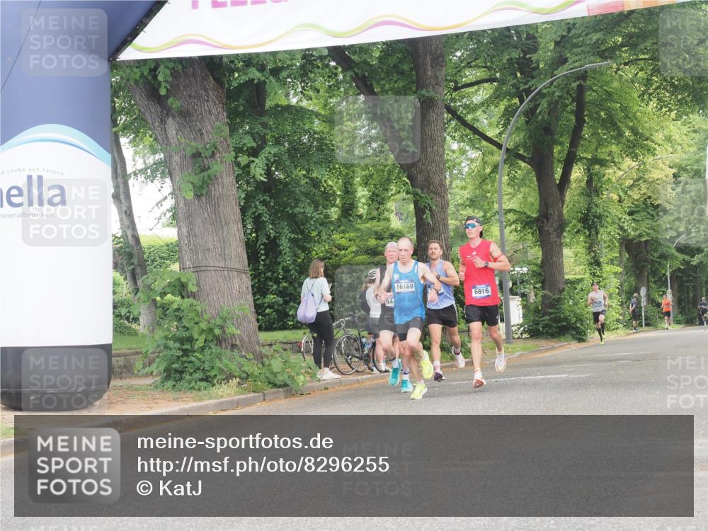 29.06.2025 - hella hamburg halbmarathon KatJ http://msf.ph/oto/8296255 29.06.2025 10:13:34 Zwischen KM18-KM19 6699 meine-sportfotos.de