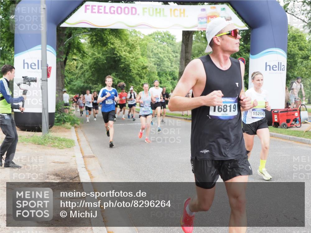 29.06.2025 - hella hamburg halbmarathon MichiJ http://msf.ph/oto/8296264 29.06.2025 10:34:16 Zwischen KM18-KM19 2189, 2842, 4091, 4237, 4345, 4949, 5472, 6388, 7056, 8577, 11094, 13940, 14034, 14804, 14911, 15206, 15563, 15900, 16081, 16819, 17190, 18346 meine-sportfotos.de