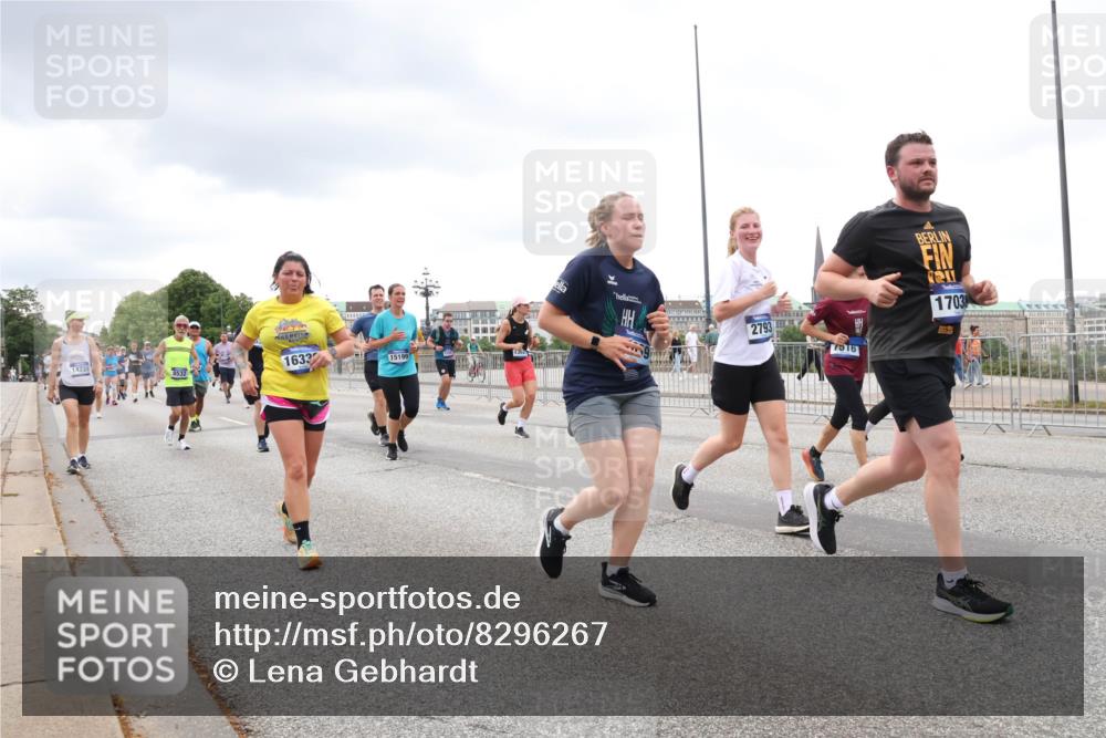 29.06.2025 - hella hamburg halbmarathon Lena Gebhardt http://msf.ph/oto/8296267 29.06.2025 10:56:07 Lombardsbrücke 14221, 8532, 1633, 15199, 2793, 1703, 1113, 1738, 1909, 2095, 2793, 2915, 3101, 3244, 3257, 3268, 4083, 4265, 4354, 4470, 4473, 4836, 4896, 5220, 5222, 5306, 5575, 5580, 5693, 5757, 5994, 6055, 6056, 6113, 6257, 6494, 6594, 6690, 6968, 7025, 7028, 7516, 7616, 7969, 8005, 8110, 8305, 8517, 8527, 8532, 8533, 8648, 8766, 9383, 9435, 9548, 9606, 9838, 9861, 9865, 9948, 9953, 9956, 10436, 10438, 10449, 10593, 10640, 10740, 10784, 10987, 11903, 11962, 11963, 12695 meine-sportfotos.de