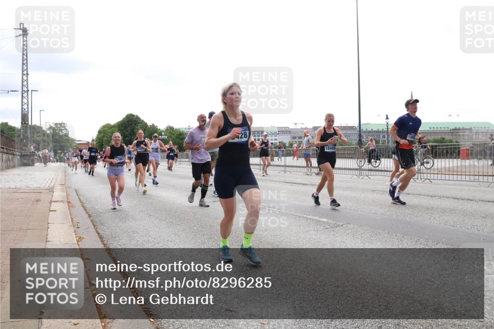 29.06.2025 - hella hamburg halbmarathon Lena Gebhardt http://msf.ph/oto/8296285 29.06.2025 10:36:43 Lombardsbrücke 16977, 428, 18488, 1102, 1118, 1224, 1253, 1339, 1835, 1948, 1952, 1954, 2124, 2552, 2588, 3165, 3398, 3404, 3428, 3741, 3873, 3895, 4084, 4442, 4618, 4762, 4937, 4996, 5012, 5246, 5427, 5540, 5573, 5747, 5789, 5809, 5919, 6156, 6190, 6359, 6667, 7632, 7773, 8498, 8499, 8530, 8758, 8936, 8937, 8945, 9115, 9117, 9229, 9295, 9500, 9694, 13265, 15077, 17156, 17807, 18152, 18488 meine-sportfotos.de