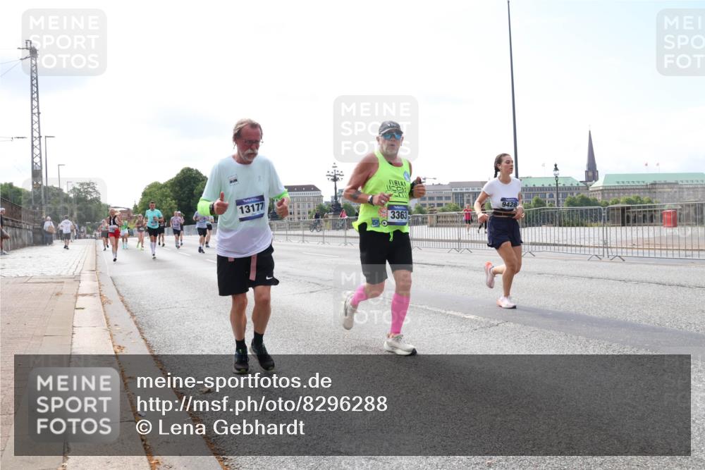 29.06.2025 - hella hamburg halbmarathon Lena Gebhardt http://msf.ph/oto/8296288 29.06.2025 10:11:59 Lombardsbrücke 1062, 1328, 1531, 1790, 1866, 1992, 2661, 3363, 4227, 5379, 5605, 7474, 7571, 8115, 8807, 8810, 9191, 9253, 9428, 9705, 10042, 10409, 10428, 11321, 11507, 11509, 11525, 11537, 11581, 11917, 12473, 13171, 13177, 13203, 13542, 13939, 13958, 14008, 14060, 14196, 14313, 14384, 15137, 15945, 16379, 16976, 17080, 17638, 17774, 17866, 18261, 18278, 18395, 18429, 18655 meine-sportfotos.de