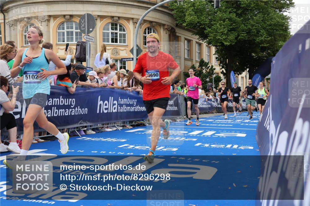 29.06.2025 - hella hamburg halbmarathon Strokosch-Dieckow http://msf.ph/oto/8296298 29.06.2025 10:51:57 Ziel 2818, 2823, 2880, 4033, 4297, 5102, 5336, 6390, 7130, 7409, 7724, 8413, 8856, 8977, 9959, 10057, 13799, 15356, 15506, 15690, 16179, 17815, 17962, 17978, 18869, 19137 meine-sportfotos.de