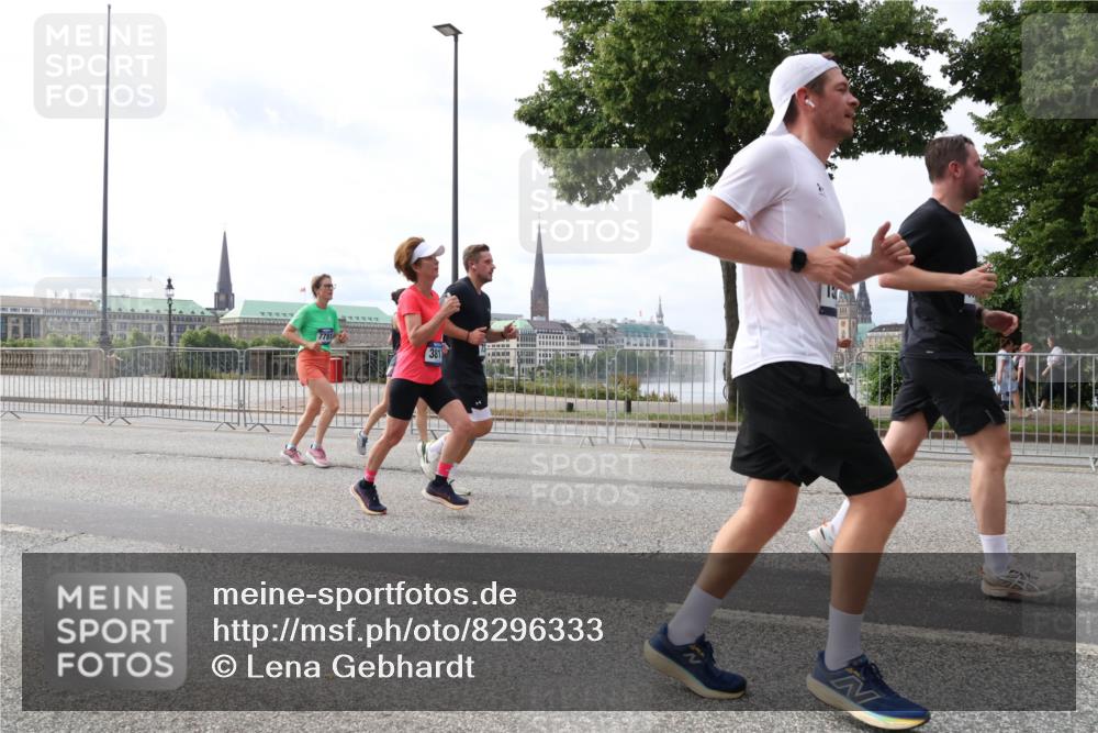 29.06.2025 - hella hamburg halbmarathon Lena Gebhardt http://msf.ph/oto/8296333 29.06.2025 10:21:32 Lombardsbrücke 7781, 381, 1028, 1072, 1158, 1266, 1401, 1658, 1668, 2172, 2271, 2315, 2353, 2383, 2529, 2635, 2815, 2956, 2986, 3122, 3161, 3453, 3770, 3817, 3825, 3826, 4289, 4375, 4376, 4697, 4786, 5122, 5373, 5395, 5412, 5493, 5759, 5767, 5957, 6086, 6103, 6275, 6308, 6475, 6805, 6844, 7075, 7228, 7375, 7522, 7553, 7608, 7612, 7672, 7781, 8095, 8286, 8715, 8726, 8844, 8896, 9100, 9108, 9369, 9483, 9499, 9501, 9532, 9624, 10374, 10602, 10874, 11698, 12175, 13057 meine-sportfotos.de