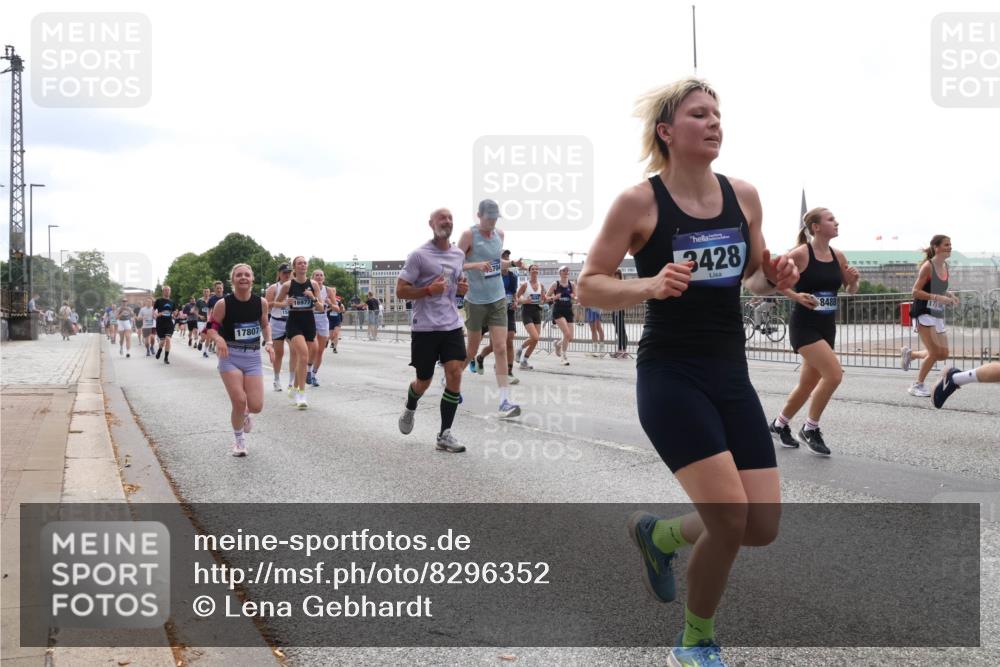 29.06.2025 - hella hamburg halbmarathon Lena Gebhardt http://msf.ph/oto/8296352 29.06.2025 10:36:43 Lombardsbrücke 17807, 16977, 704, 3428, 8488, 1102, 1118, 1224, 1253, 1339, 1835, 1948, 1952, 1954, 2124, 2552, 2588, 3165, 3398, 3404, 3428, 3741, 3873, 3895, 4084, 4442, 4618, 4762, 4937, 4996, 5012, 5246, 5427, 5540, 5573, 5747, 5789, 5809, 5919, 6156, 6190, 6359, 6667, 7632, 7773, 8498, 8499, 8530, 8758, 8936, 8937, 8945, 9115, 9117, 9229, 9295, 9500, 9694, 13265, 15077, 17156, 17807, 18152, 18488 meine-sportfotos.de