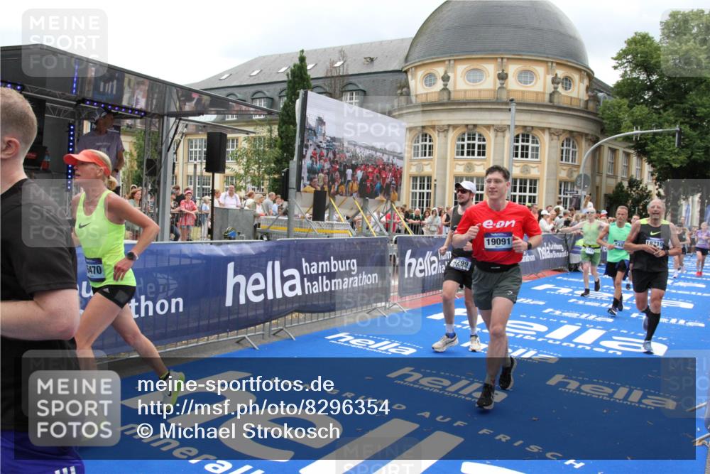 29.06.2025 - hella hamburg halbmarathon Michael Strokosch http://msf.ph/oto/8296354 29.06.2025 10:57:06 Ziel 1485, 4261, 4299, 5033, 8669, 11143, 11212, 11638, 13691, 14408, 14588, 14678, 16470, 16909, 17617, 18208, 18719, 19091 meine-sportfotos.de