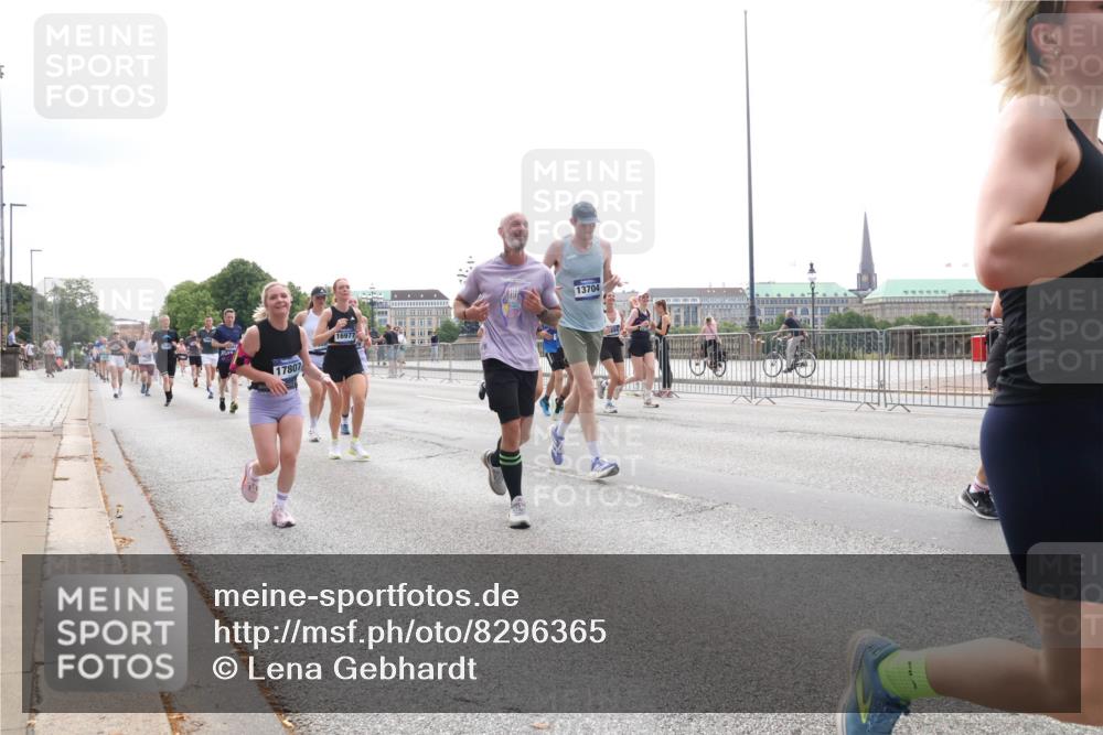 29.06.2025 - hella hamburg halbmarathon Lena Gebhardt http://msf.ph/oto/8296365 29.06.2025 10:36:44 Lombardsbrücke 17807, 16977, 13704, 1102, 1118, 1224, 1253, 1339, 1948, 1952, 1954, 2124, 2552, 2588, 3165, 3398, 3404, 3428, 3873, 3895, 4084, 4442, 4618, 4762, 4996, 5012, 5224, 5246, 5427, 5538, 5540, 5573, 5747, 5789, 5809, 5919, 6156, 6190, 6359, 6667, 7202, 7632, 7773, 8498, 8499, 8530, 8758, 8936, 8937, 8945, 9115, 9117, 9229, 9295, 9500, 9694, 13265, 15077, 17156, 17807, 18152, 18488 meine-sportfotos.de