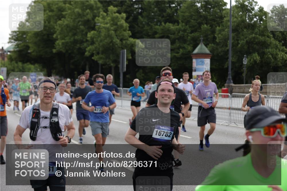 29.06.2025 - hella hamburg halbmarathon Jannik Wohlers http://msf.ph/oto/8296371 29.06.2025 10:36:47 Lombardsbrücke 1022, 1276, 1339, 1488, 1490, 1597, 1819, 2016, 2031, 2072, 2104, 2272, 2480, 3127, 3714, 4097, 4347, 4733, 5146, 5224, 5538, 5560, 5640, 5786, 5940, 6172, 6584, 6804, 7202, 7707, 8007, 8257, 8258, 8315, 8758, 8811, 9054, 9055, 10762, 10931, 11246, 11843, 11980, 12087, 12103, 12184, 12463, 13695, 13783, 13970, 13971, 14202, 14343, 14396, 14779, 14915, 15084, 15106, 15353, 15475, 15907, 16192, 16304, 16782, 16831, 17388, 17591, 17687, 17688, 17794, 18578, 18710 meine-sportfotos.de