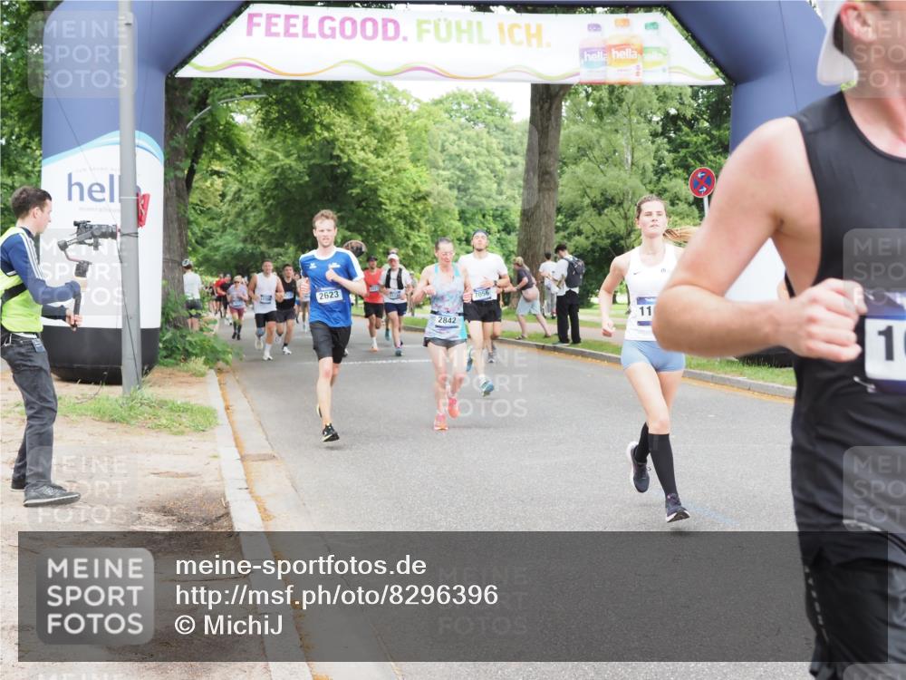 29.06.2025 - hella hamburg halbmarathon MichiJ http://msf.ph/oto/8296396 29.06.2025 10:34:16 Zwischen KM18-KM19 2189, 2842, 4091, 4237, 4345, 4949, 5472, 6388, 7056, 8577, 11094, 13940, 14034, 14804, 14911, 15206, 15563, 15900, 16081, 16819, 17190, 18346 meine-sportfotos.de