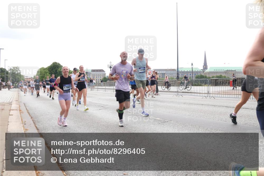 29.06.2025 - hella hamburg halbmarathon Lena Gebhardt http://msf.ph/oto/8296405 29.06.2025 10:36:44 Lombardsbrücke 17807, 16977, 13704, 1102, 1118, 1224, 1253, 1339, 1948, 1952, 1954, 2124, 2552, 2588, 3165, 3398, 3404, 3428, 3873, 3895, 4084, 4442, 4618, 4762, 4996, 5012, 5224, 5246, 5427, 5538, 5540, 5573, 5747, 5789, 5809, 5919, 6156, 6190, 6359, 6667, 7202, 7632, 7773, 8498, 8499, 8530, 8758, 8936, 8937, 8945, 9115, 9117, 9229, 9295, 9500, 9694, 13265, 15077, 17156, 17807, 18152, 18488 meine-sportfotos.de