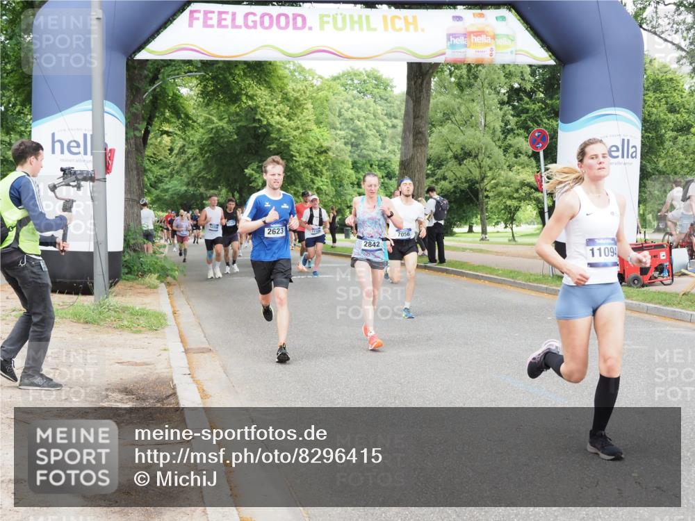 29.06.2025 - hella hamburg halbmarathon MichiJ http://msf.ph/oto/8296415 29.06.2025 10:34:17 Zwischen KM18-KM19 2189, 2623, 2842, 4091, 4237, 4345, 4949, 5472, 6388, 7056, 8577, 11094, 13940, 14034, 14804, 14911, 15206, 15563, 15900, 16081, 16819, 17190 meine-sportfotos.de