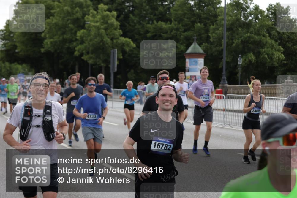 29.06.2025 - hella hamburg halbmarathon Jannik Wohlers http://msf.ph/oto/8296416 29.06.2025 10:36:47 Lombardsbrücke 1022, 1276, 1339, 1488, 1490, 1597, 1819, 2016, 2031, 2072, 2104, 2272, 2480, 3127, 3714, 4097, 4347, 4733, 5146, 5224, 5538, 5560, 5640, 5786, 5940, 6172, 6584, 6804, 7202, 7707, 8007, 8257, 8258, 8315, 8758, 8811, 9054, 9055, 10762, 10931, 11246, 11843, 11980, 12087, 12103, 12184, 12463, 13695, 13783, 13970, 13971, 14202, 14343, 14396, 14779, 14915, 15084, 15106, 15353, 15475, 15907, 16192, 16304, 16782, 16831, 17388, 17591, 17687, 17688, 17794, 18578, 18710 meine-sportfotos.de