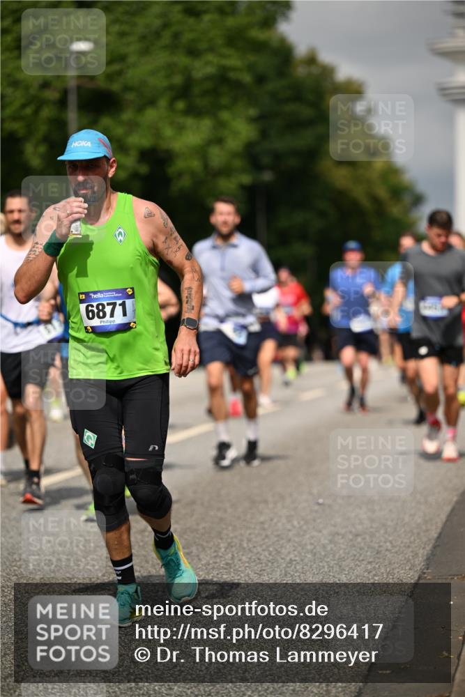 29.06.2025 - hella hamburg halbmarathon Dr. Thomas Lammeyer http://msf.ph/oto/8296417 29.06.2025 10:16:18 Kennedybrücke 1249, 1610, 1785, 1850, 1851, 2963, 2964, 3182, 3248, 3262, 3363, 4453, 4499, 5150, 5166, 5176, 6822, 6871, 7907, 8206, 8207, 8917, 8971, 9253, 9405, 9428, 10067, 10402, 10685 meine-sportfotos.de