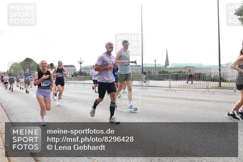 29.06.2025 - hella hamburg halbmarathon Lena Gebhardt http://msf.ph/oto/8296428 29.06.2025 10:36:44 Lombardsbrücke 17807, 16977, 127, 1102, 1118, 1224, 1253, 1339, 1948, 1952, 1954, 2124, 2552, 2588, 3165, 3398, 3404, 3428, 3873, 3895, 4084, 4442, 4618, 4762, 4996, 5012, 5224, 5246, 5427, 5538, 5540, 5573, 5747, 5789, 5809, 5919, 6156, 6190, 6359, 6667, 7202, 7632, 7773, 8498, 8499, 8530, 8758, 8936, 8937, 8945, 9115, 9117, 9229, 9295, 9500, 9694, 13265, 15077, 17156, 17807, 18152, 18488 meine-sportfotos.de