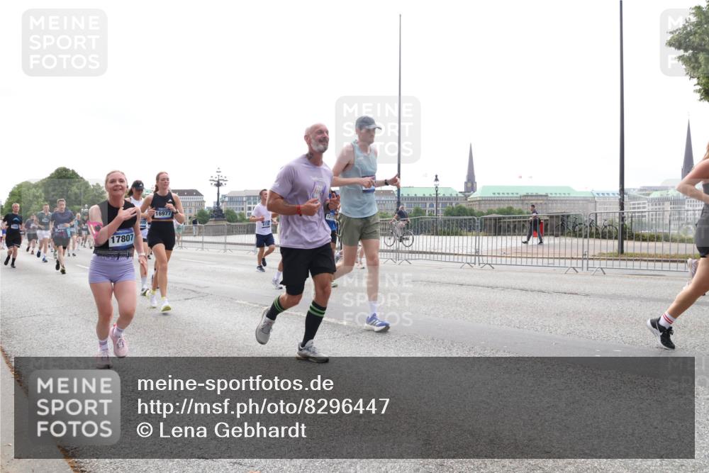29.06.2025 - hella hamburg halbmarathon Lena Gebhardt http://msf.ph/oto/8296447 29.06.2025 10:36:44 Lombardsbrücke 17807, 16977, 1102, 1118, 1224, 1253, 1339, 1948, 1952, 1954, 2124, 2552, 2588, 3165, 3398, 3404, 3428, 3873, 3895, 4084, 4442, 4618, 4762, 4996, 5012, 5224, 5246, 5427, 5538, 5540, 5573, 5747, 5789, 5809, 5919, 6156, 6190, 6359, 6667, 7202, 7632, 7773, 8498, 8499, 8530, 8758, 8936, 8937, 8945, 9115, 9117, 9229, 9295, 9500, 9694, 13265, 15077, 17156, 17807, 18152, 18488 meine-sportfotos.de