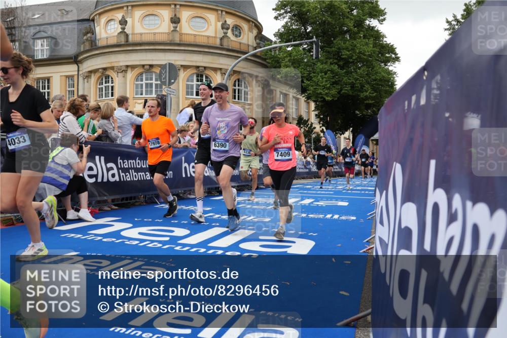 29.06.2025 - hella hamburg halbmarathon Strokosch-Dieckow http://msf.ph/oto/8296456 29.06.2025 10:52:01 Ziel 1482, 2595, 4033, 5093, 5102, 5336, 5378, 6390, 7130, 7409, 7724, 7732, 8413, 8977, 10057, 12580, 15356, 15506, 15690, 15829, 16179, 16666, 17033, 17978, 18801, 18869 meine-sportfotos.de
