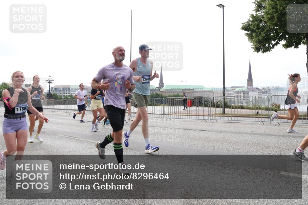 29.06.2025 - hella hamburg halbmarathon Lena Gebhardt http://msf.ph/oto/8296464 29.06.2025 10:36:44 Lombardsbrücke 17807, 16977, 12770, 13704, 1102, 1118, 1224, 1253, 1339, 1948, 1952, 1954, 2124, 2552, 2588, 3165, 3398, 3404, 3428, 3873, 3895, 4084, 4442, 4618, 4762, 4996, 5012, 5224, 5246, 5427, 5538, 5540, 5573, 5747, 5789, 5809, 5919, 6156, 6190, 6359, 6667, 7202, 7632, 7773, 8498, 8499, 8530, 8758, 8936, 8937, 8945, 9115, 9117, 9229, 9295, 9500, 9694, 13265, 15077, 17156, 17807, 18152, 18488 meine-sportfotos.de