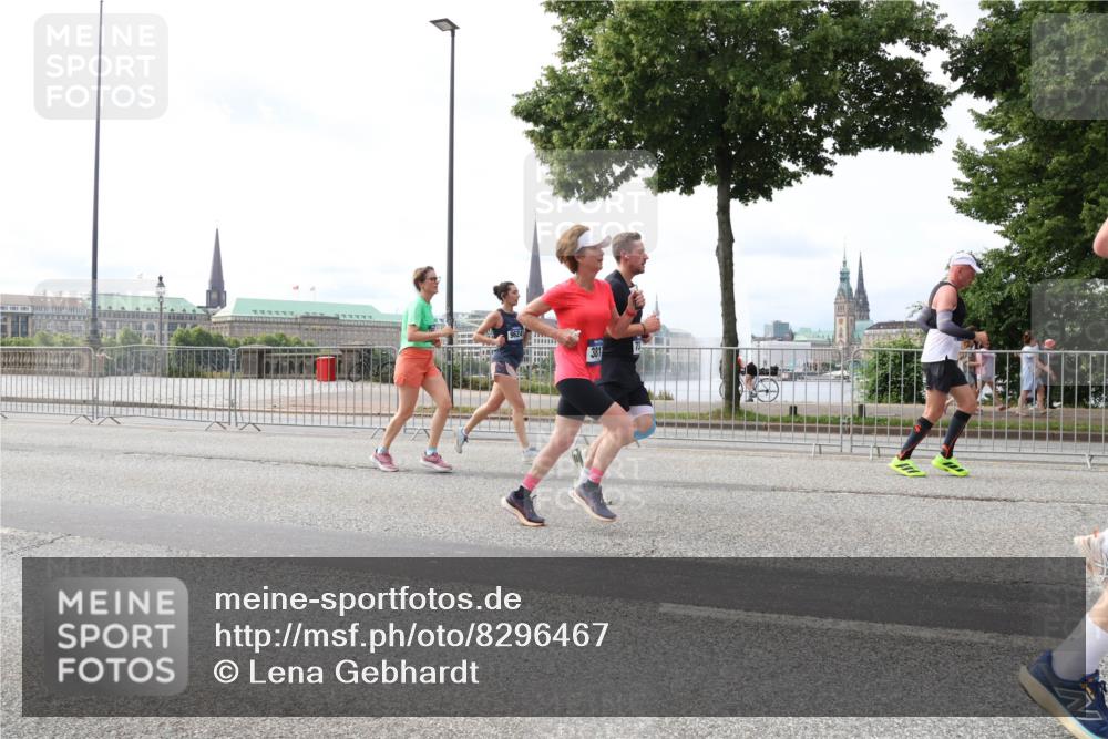 29.06.2025 - hella hamburg halbmarathon Lena Gebhardt http://msf.ph/oto/8296467 29.06.2025 10:21:32 Lombardsbrücke 381, 1028, 1072, 1158, 1266, 1401, 1658, 1668, 2172, 2271, 2315, 2353, 2383, 2529, 2635, 2815, 2956, 2986, 3122, 3161, 3453, 3770, 3817, 3825, 3826, 4289, 4375, 4376, 4697, 4786, 5122, 5373, 5395, 5412, 5493, 5759, 5767, 5957, 6086, 6103, 6275, 6308, 6475, 6805, 6844, 7075, 7228, 7375, 7522, 7553, 7608, 7612, 7672, 7781, 8095, 8286, 8715, 8726, 8844, 8896, 9100, 9108, 9369, 9483, 9499, 9501, 9532, 9624, 10374, 10602, 10874, 11698, 12175, 13057 meine-sportfotos.de