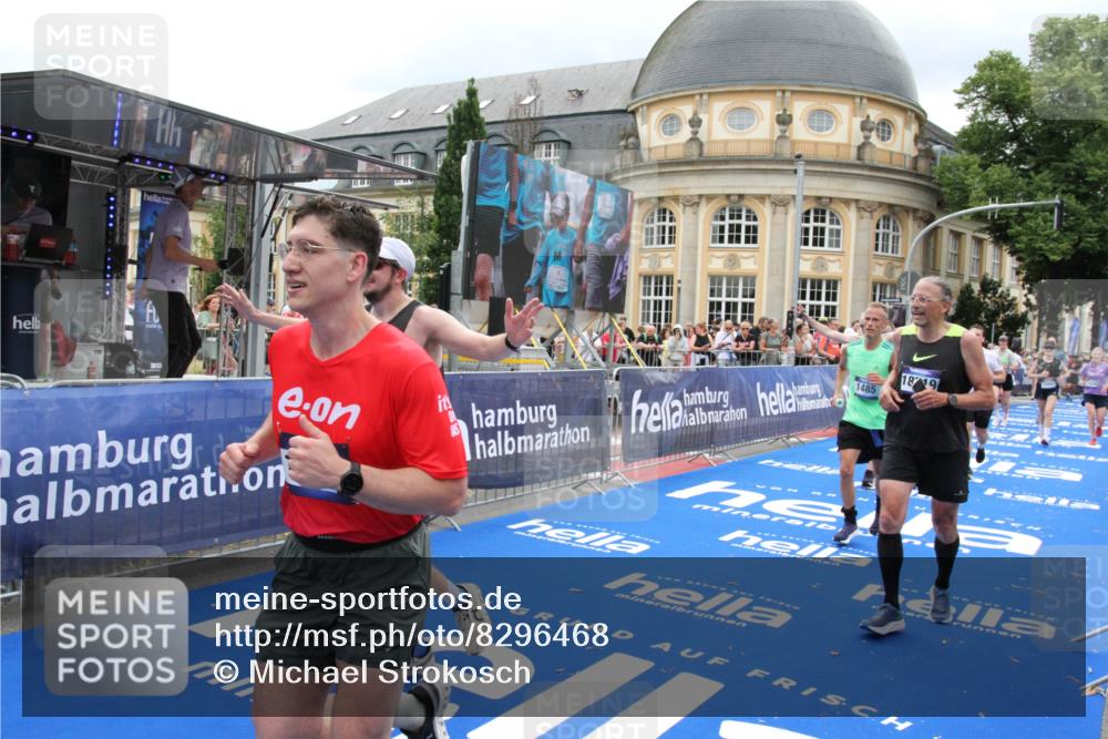 29.06.2025 - hella hamburg halbmarathon Michael Strokosch http://msf.ph/oto/8296468 29.06.2025 10:57:07 Ziel 1485, 4261, 4299, 8669, 11143, 11212, 11638, 13691, 14408, 14588, 16470, 16909, 17617, 18208, 18719, 19091 meine-sportfotos.de