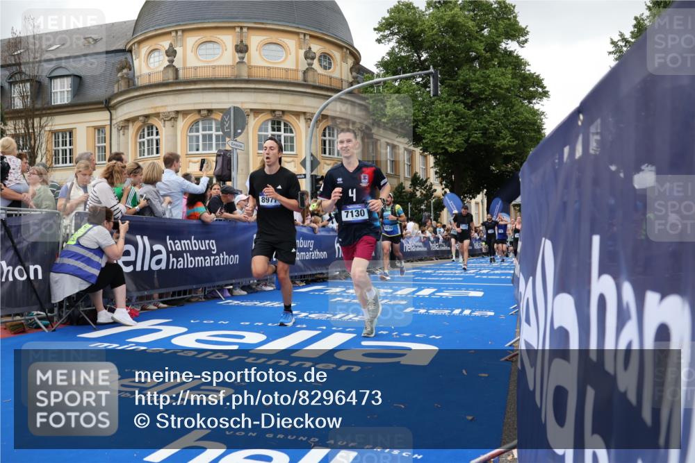 29.06.2025 - hella hamburg halbmarathon Strokosch-Dieckow http://msf.ph/oto/8296473 29.06.2025 10:52:03 Ziel 1482, 2397, 2595, 4033, 5093, 5336, 5378, 6390, 6897, 7130, 7409, 7724, 7732, 8413, 8977, 9082, 10057, 12580, 13726, 14248, 15356, 15506, 15829, 16179, 16320, 16666, 17033, 17978, 18801, 18869 meine-sportfotos.de
