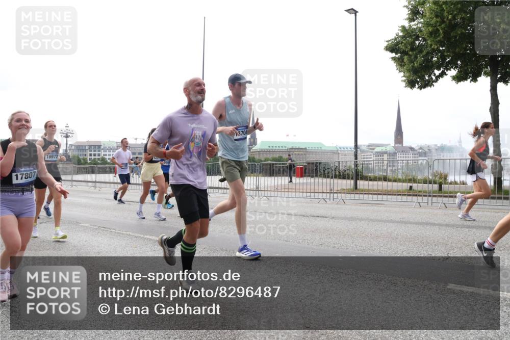 29.06.2025 - hella hamburg halbmarathon Lena Gebhardt http://msf.ph/oto/8296487 29.06.2025 10:36:45 Lombardsbrücke 17807, 16977, 970, 3704, 1102, 1118, 1224, 1253, 1339, 1488, 1490, 1948, 1952, 1954, 2124, 2552, 2588, 3165, 3398, 3404, 3428, 3873, 3895, 4084, 4442, 4618, 4762, 4996, 5012, 5224, 5246, 5427, 5538, 5540, 5573, 5640, 5747, 5789, 5809, 5919, 6156, 6190, 6359, 6667, 7202, 7632, 7773, 8007, 8498, 8499, 8530, 8758, 8936, 8937, 8945, 9115, 9117, 9229, 9295, 9500, 9694, 13265, 15077, 17156, 17807, 18152, 18488 meine-sportfotos.de