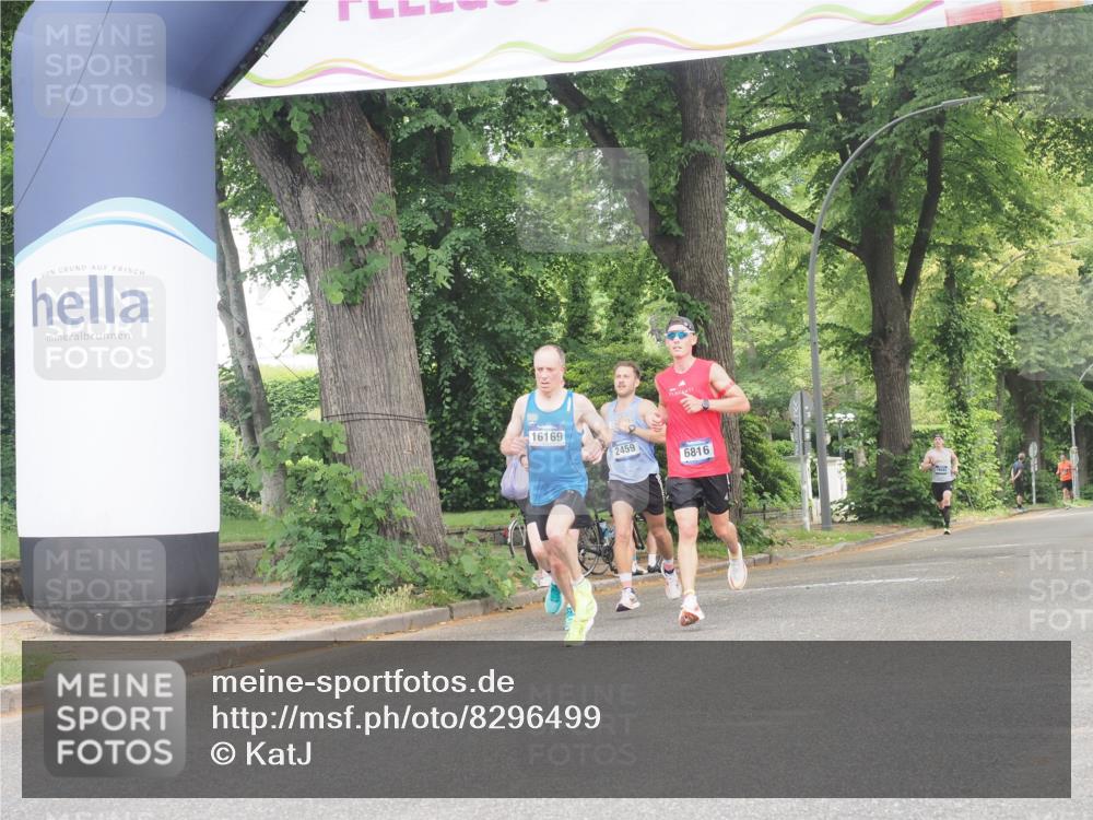 29.06.2025 - hella hamburg halbmarathon KatJ http://msf.ph/oto/8296499 29.06.2025 10:13:35 Zwischen KM18-KM19 2459, 6699, 6816 meine-sportfotos.de