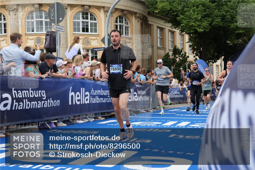 29.06.2025 - hella hamburg halbmarathon Strokosch-Dieckow http://msf.ph/oto/8296500 29.06.2025 10:52:05 Ziel 1482, 2397, 2595, 4033, 5032, 5093, 5336, 5378, 6390, 6897, 7130, 7409, 7732, 8413, 8977, 9082, 12135, 12580, 13726, 14248, 14300, 15275, 15356, 15506, 15829, 16003, 16179, 16320, 16591, 16666, 17033, 17130, 17978, 18475, 18801 meine-sportfotos.de