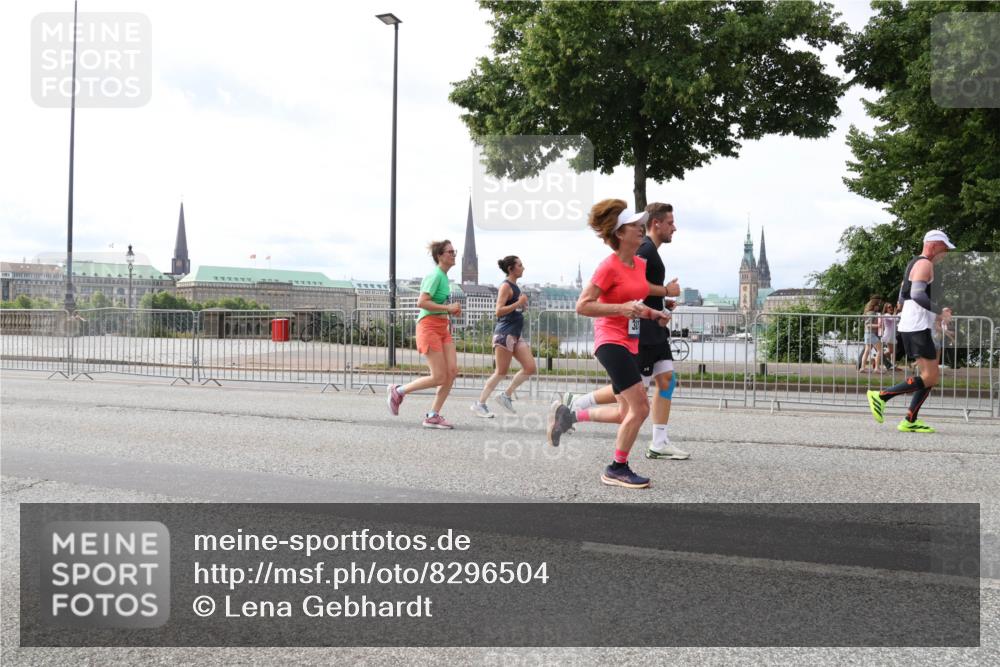 29.06.2025 - hella hamburg halbmarathon Lena Gebhardt http://msf.ph/oto/8296504 29.06.2025 10:21:32 Lombardsbrücke 1028, 1072, 1158, 1266, 1401, 1658, 1668, 2172, 2271, 2315, 2353, 2383, 2529, 2635, 2815, 2956, 2986, 3122, 3161, 3453, 3770, 3817, 3825, 3826, 4289, 4375, 4376, 4697, 4786, 5122, 5373, 5395, 5412, 5493, 5759, 5767, 5957, 6086, 6103, 6275, 6308, 6475, 6805, 6844, 7075, 7228, 7375, 7522, 7553, 7608, 7612, 7672, 7781, 8095, 8286, 8715, 8726, 8844, 8896, 9100, 9108, 9369, 9483, 9499, 9501, 9532, 9624, 10374, 10602, 10874, 11698, 12175, 13057 meine-sportfotos.de