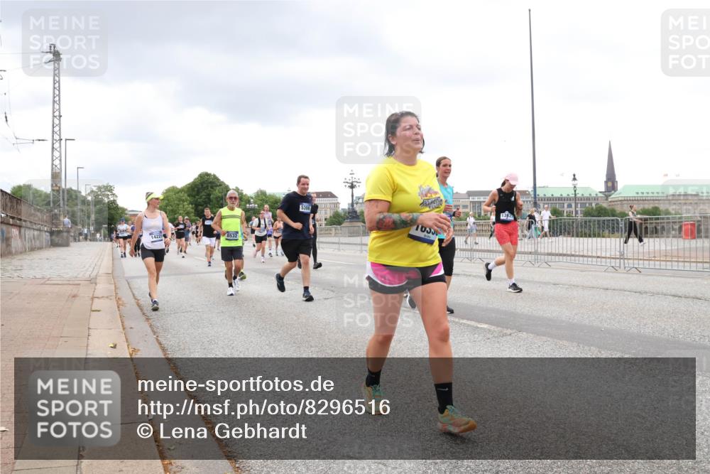 29.06.2025 - hella hamburg halbmarathon Lena Gebhardt http://msf.ph/oto/8296516 29.06.2025 10:56:08 Lombardsbrücke 14221, 8532, 5306, 10550, 1113, 1738, 1909, 2095, 2793, 2915, 3101, 3244, 3257, 3268, 4083, 4265, 4354, 4470, 4473, 4836, 4896, 5220, 5222, 5306, 5575, 5580, 5693, 5757, 5994, 6055, 6056, 6113, 6257, 6494, 6594, 6690, 6968, 7025, 7028, 7090, 7516, 7616, 7969, 8005, 8110, 8305, 8517, 8527, 8532, 8533, 8648, 8766, 9383, 9435, 9548, 9606, 9838, 9861, 9865, 9948, 9953, 9956, 10436, 10438, 10449, 10593, 10640, 10740, 10784, 10987, 11903, 11962, 11963, 12695 meine-sportfotos.de