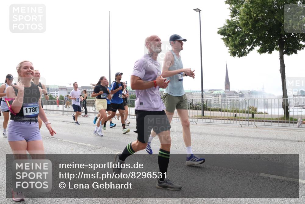 29.06.2025 - hella hamburg halbmarathon Lena Gebhardt http://msf.ph/oto/8296531 29.06.2025 10:36:45 Lombardsbrücke 17807, 12770, 1370, 1102, 1118, 1224, 1253, 1339, 1488, 1490, 1948, 1952, 1954, 2124, 2552, 2588, 3165, 3398, 3404, 3428, 3873, 3895, 4084, 4442, 4618, 4762, 4996, 5012, 5224, 5246, 5427, 5538, 5540, 5573, 5640, 5747, 5789, 5809, 5919, 6156, 6190, 6359, 6667, 7202, 7632, 7773, 8007, 8498, 8499, 8530, 8758, 8936, 8937, 8945, 9115, 9117, 9229, 9295, 9500, 9694, 13265, 15077, 17156, 17807, 18152, 18488 meine-sportfotos.de