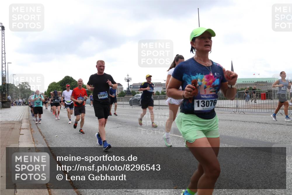 29.06.2025 - hella hamburg halbmarathon Lena Gebhardt http://msf.ph/oto/8296543 29.06.2025 10:46:48 Lombardsbrücke 1073, 1185, 1286, 1363, 1371, 1375, 1593, 1608, 1720, 1837, 1961, 1999, 2162, 2211, 2320, 2327, 2500, 2556, 2665, 2697, 2981, 3277, 3406, 3407, 3469, 3734, 3823, 4202, 4239, 4296, 4342, 4355, 4448, 4604, 5111, 5114, 5700, 5796, 5953, 6124, 6161, 6485, 6496, 6740, 7073, 7303, 7364, 7412, 7767, 7827, 8477, 8486, 8551, 8553, 8684, 8700, 8967, 9691, 10153, 10230, 13969, 14261, 15852, 16882, 16987 meine-sportfotos.de
