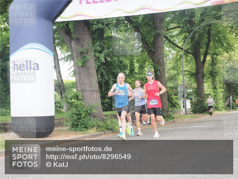 29.06.2025 - hella hamburg halbmarathon KatJ http://msf.ph/oto/8296549 29.06.2025 10:13:35 Zwischen KM18-KM19 2459, 6699, 6816 meine-sportfotos.de