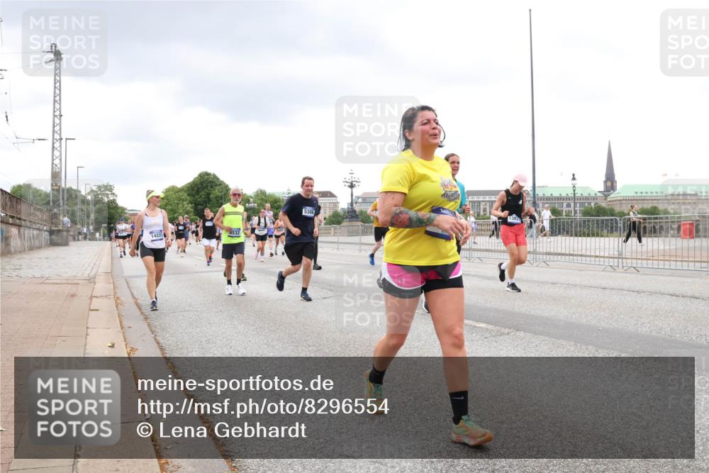 29.06.2025 - hella hamburg halbmarathon Lena Gebhardt http://msf.ph/oto/8296554 29.06.2025 10:56:08 Lombardsbrücke 14221, 8532, 5306, 1113, 1738, 1909, 2095, 2793, 2915, 3101, 3244, 3257, 3268, 4083, 4265, 4354, 4470, 4473, 4836, 4896, 5220, 5222, 5306, 5575, 5580, 5693, 5757, 5994, 6055, 6056, 6113, 6257, 6494, 6594, 6690, 6968, 7025, 7028, 7090, 7516, 7616, 7969, 8005, 8110, 8305, 8517, 8527, 8532, 8533, 8648, 8766, 9383, 9435, 9548, 9606, 9838, 9861, 9865, 9948, 9953, 9956, 10436, 10438, 10449, 10593, 10640, 10740, 10784, 10987, 11903, 11962, 11963, 12695 meine-sportfotos.de